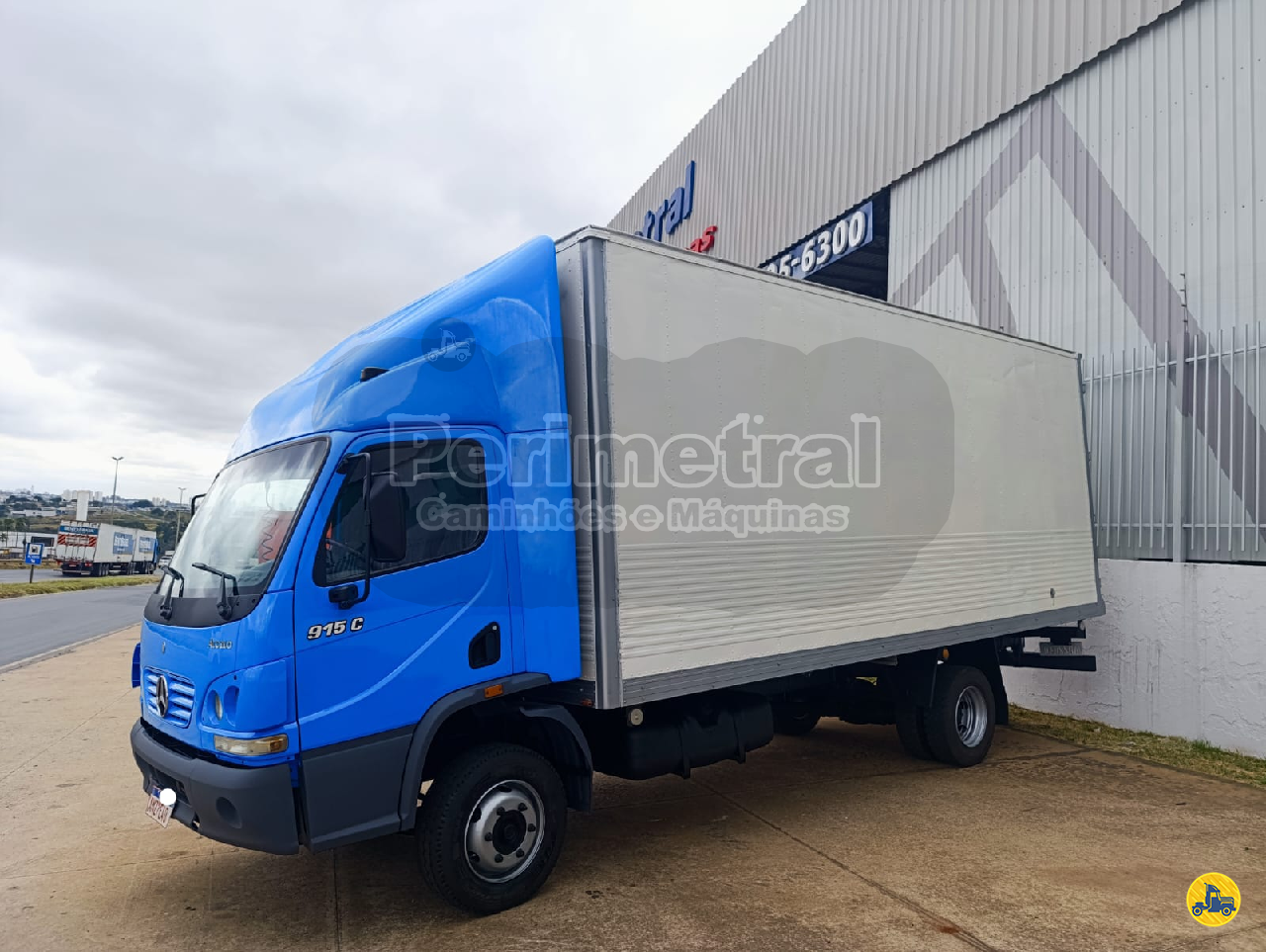 CAMINHAO MERCEDES-BENZ MB 915 Baú Furgão 3/4 4x2 Perimetral Caminhões APARECIDA DE GOIANIA GOIAS GO